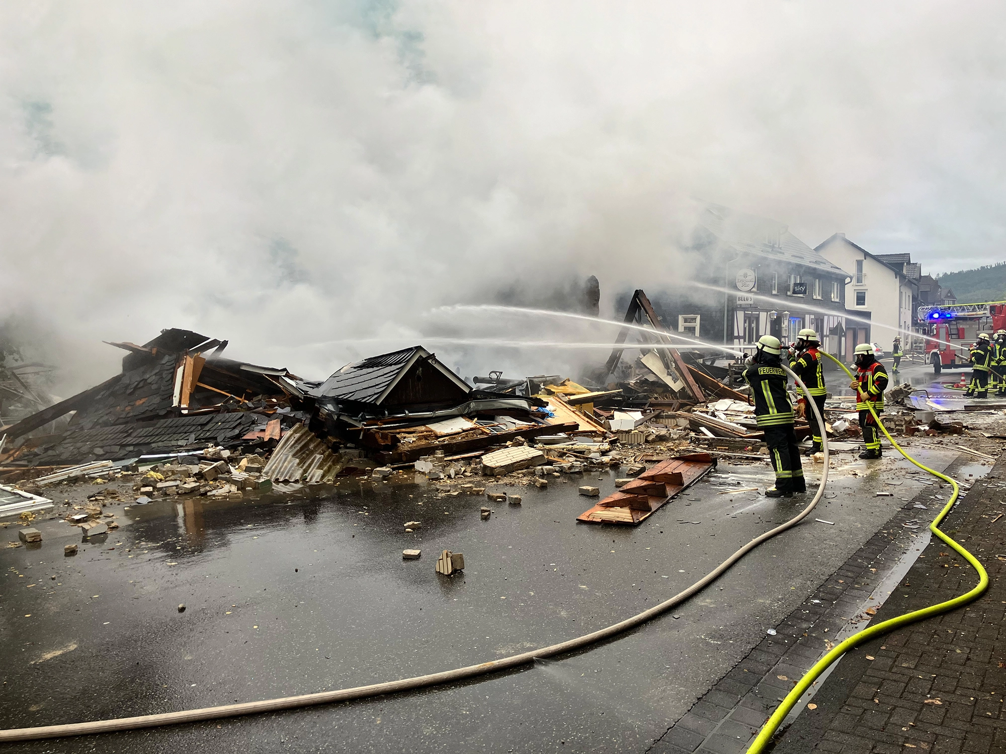 Schaden in Folge eines beschädigten Gasrohrs beim Glasfaserausbau in Daaden